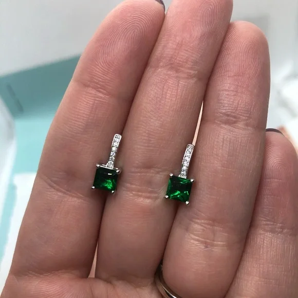 🌟 Emerald Sterling Silver Earring - Picture 3 of 6